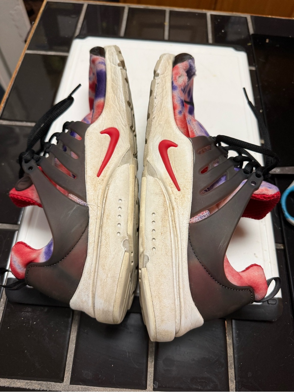 Nike Men’s 13 Tie-Dye Red & Purple Athletic Shoes - Picture 2 of 14